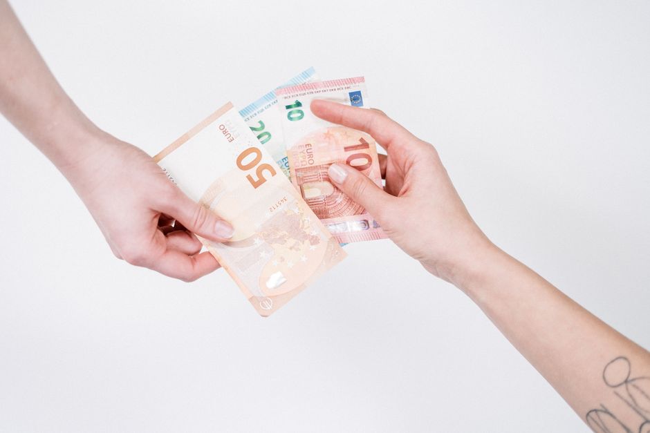 Should I Pay Cash or Finance a Car If I Have Savings?