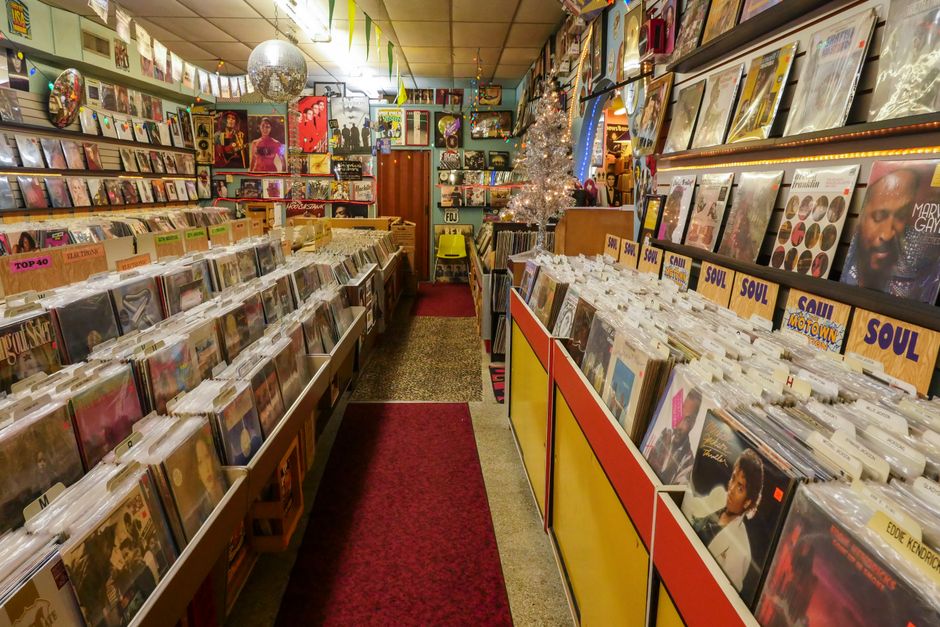 How Do I Sell Collectible Vinyl Records for the Right Price?